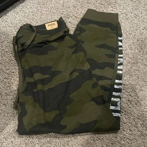Victoria’s Secret pink joggers nwt